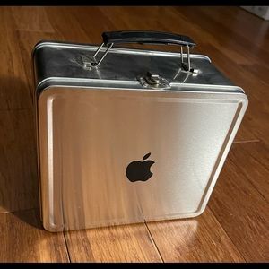 Apple lunchbox